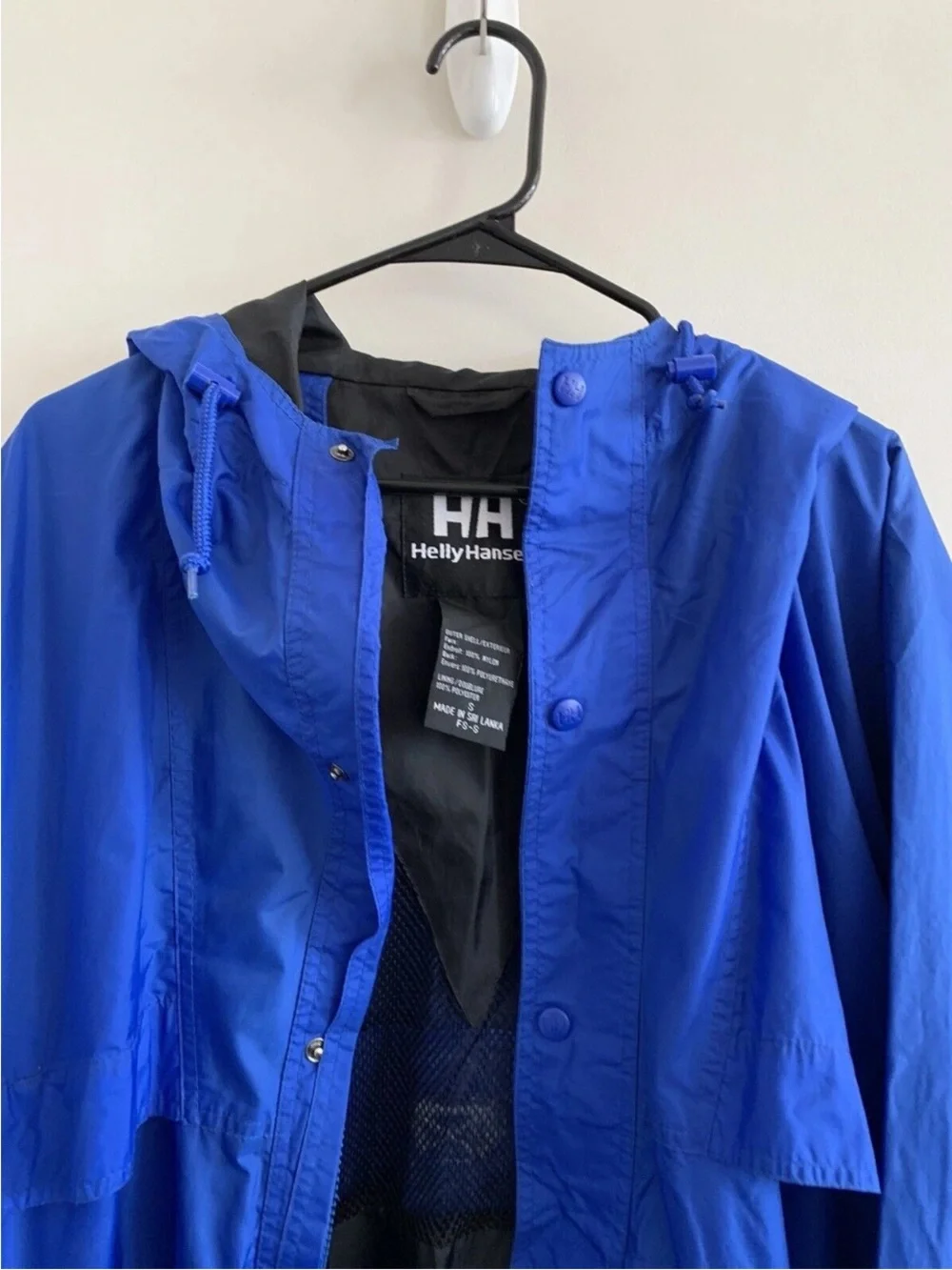 Helly Hansen Men’s Royal Blue Hooded Rain Jacket size small.